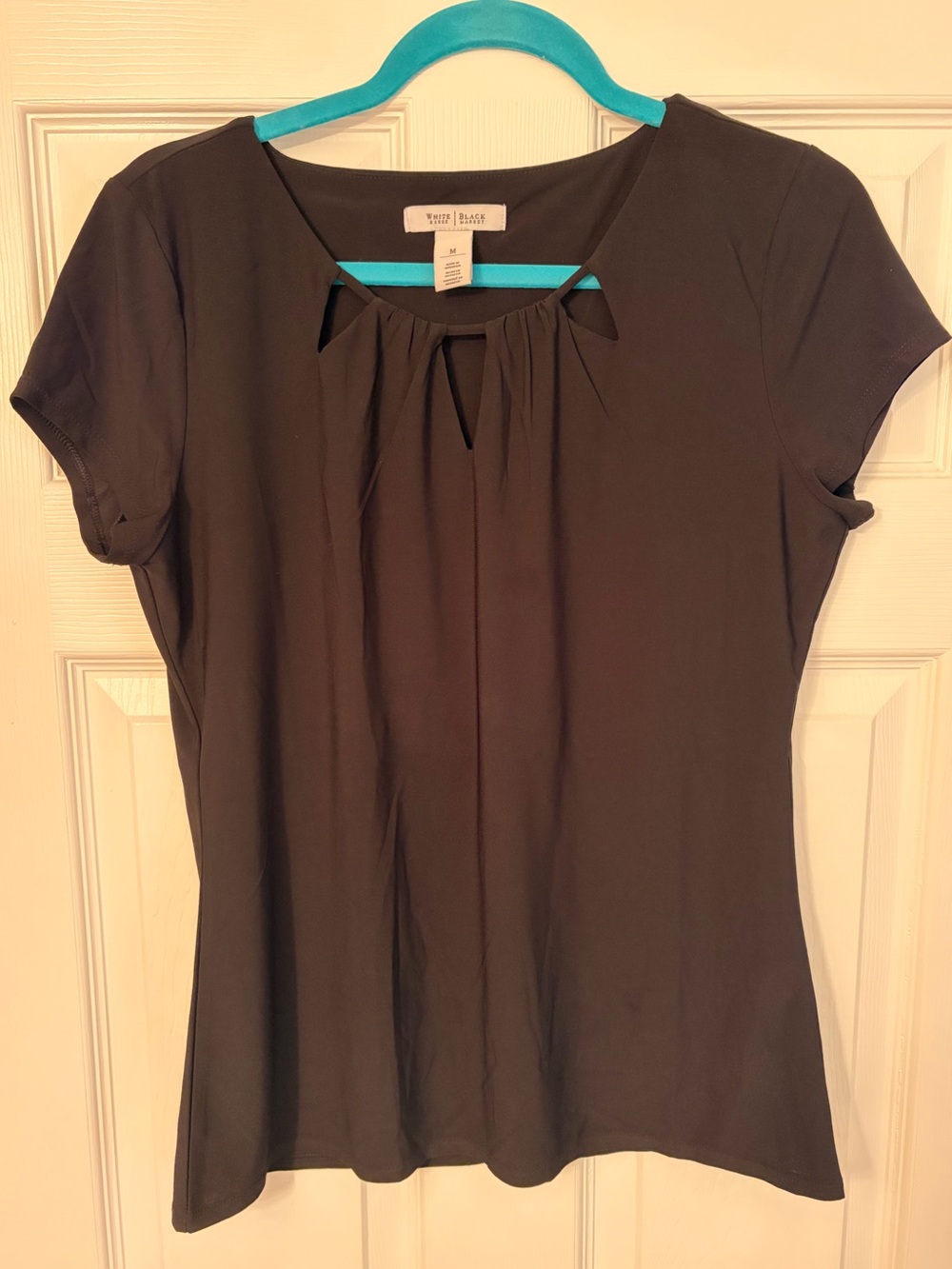 White House Black Market Black Cutout Neckline Short Sleeve Top – Size M